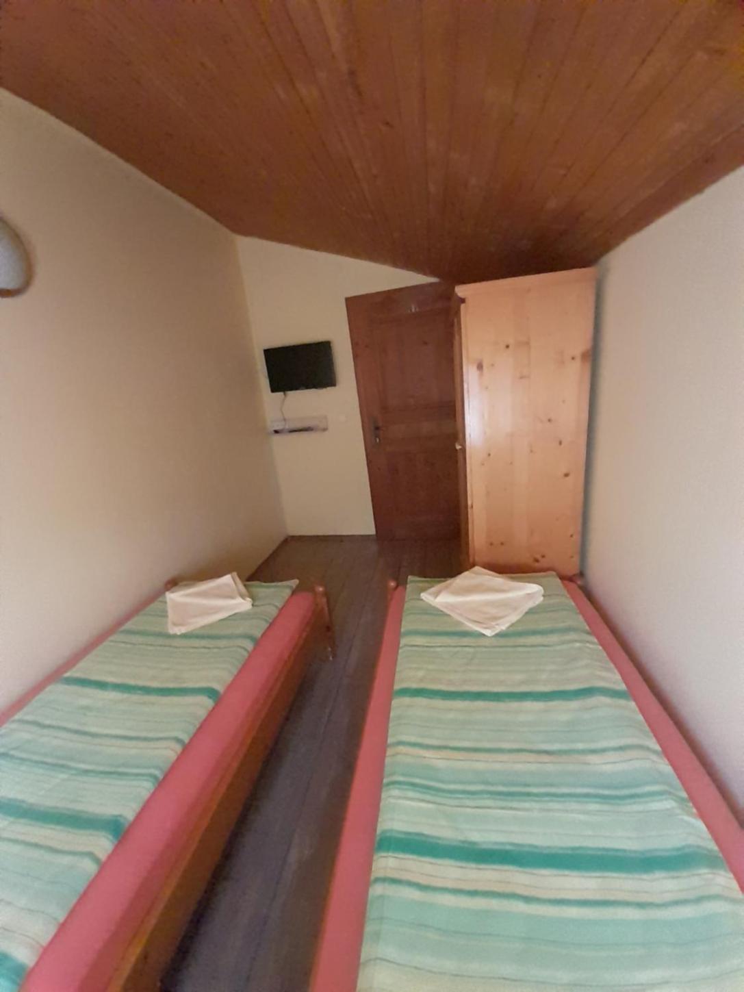 Guest House Lorian Madzhare 外观 照片