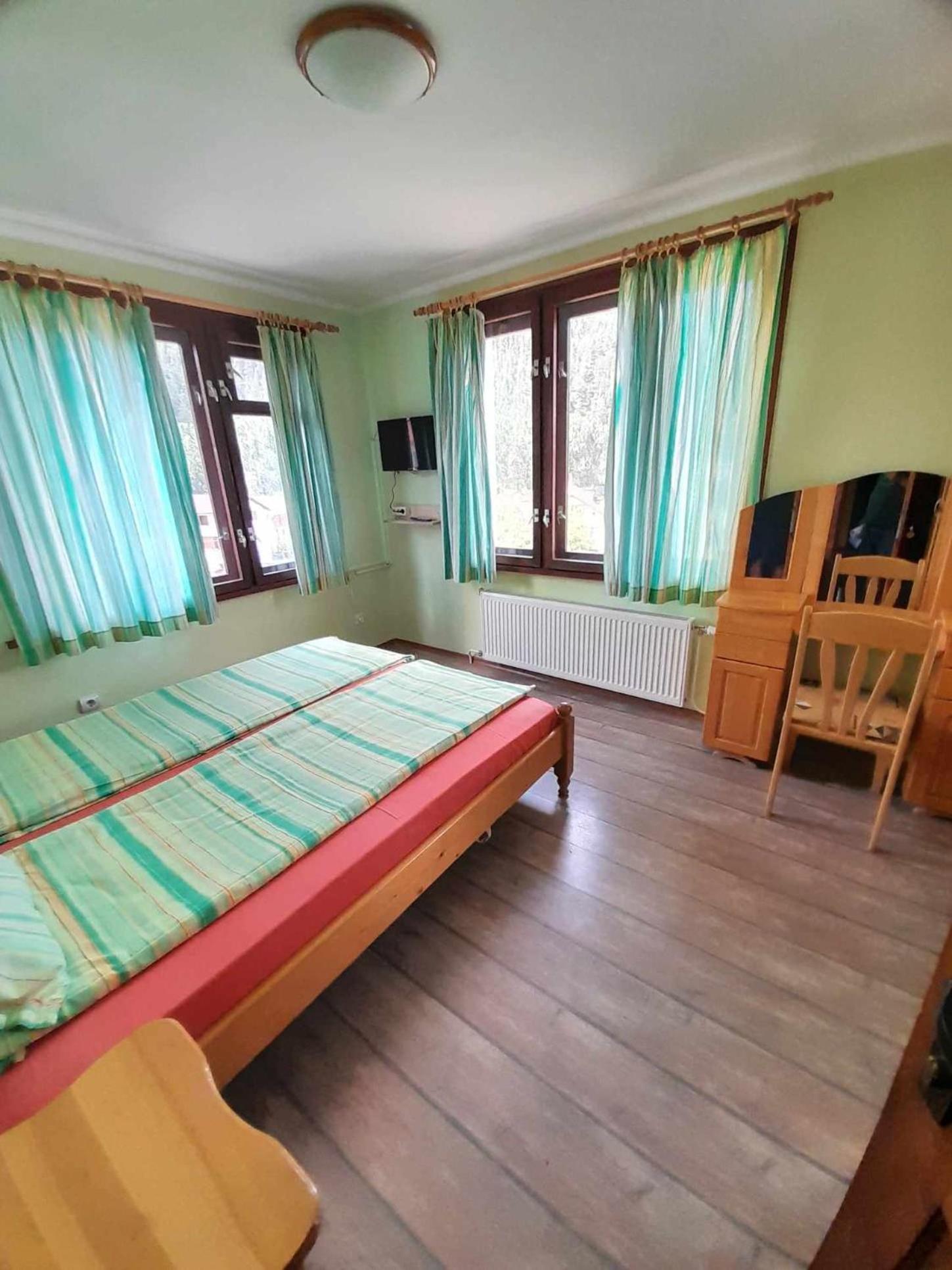 Guest House Lorian Madzhare 外观 照片
