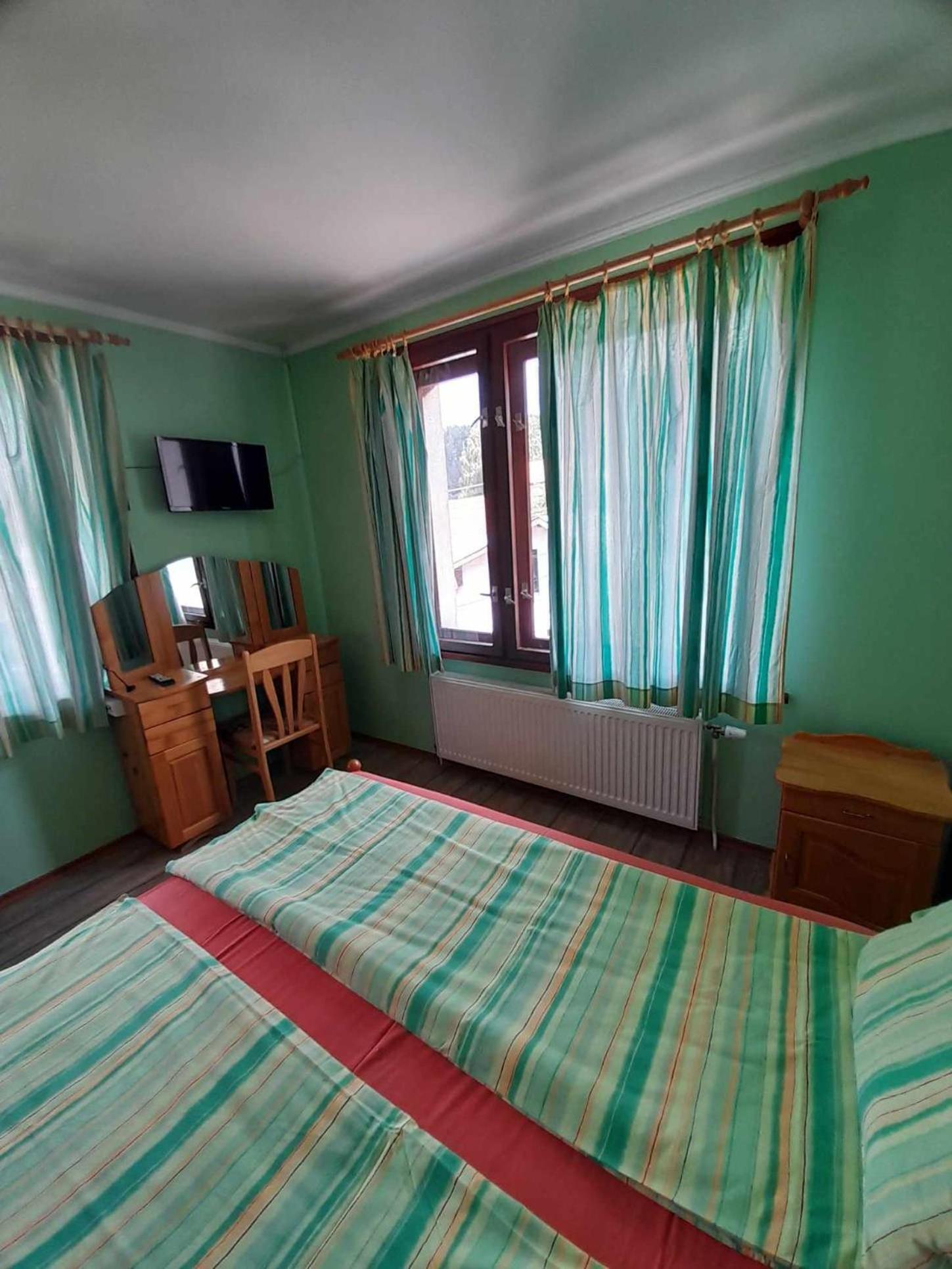 Guest House Lorian Madzhare 外观 照片
