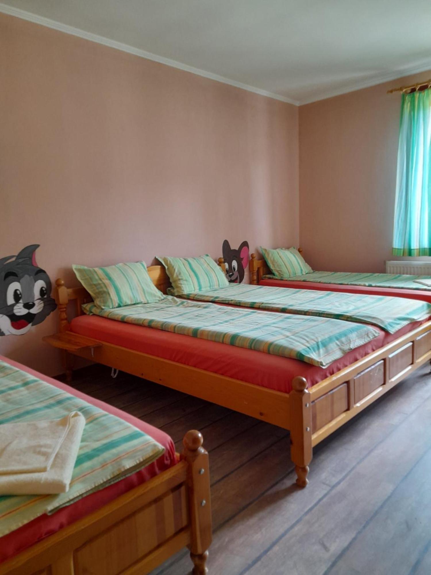 Guest House Lorian Madzhare 外观 照片